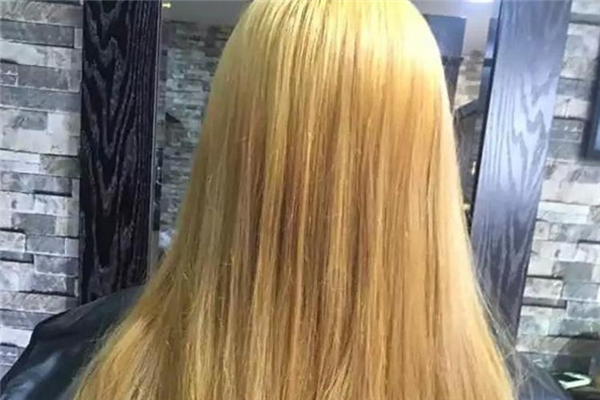 漂頭發(fā)多久之后可以染發(fā) 漂頭發(fā)染發(fā)后需要洗頭嗎 漂頭發(fā)多久之后可以染發(fā) 漂頭發(fā)染發(fā)后需要洗頭嗎