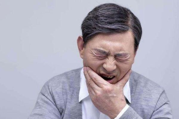 牙疼可以冰敷止痛嗎 牙疼可以吃布洛芬止痛嗎 牙疼可以冰敷止痛嗎 牙疼可以吃布洛芬止痛嗎