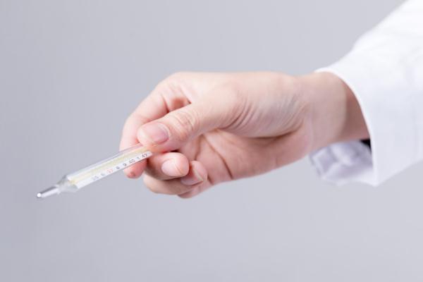 寶寶發(fā)燒的原因有哪些 寶寶發(fā)燒的癥狀有哪些癥狀 寶寶發(fā)燒的原因有哪些 寶寶發(fā)燒的癥狀有哪些癥狀