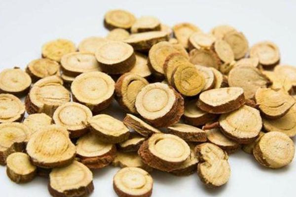 甘草泡水喝上火嗎 甘草泡水小孩可以喝嗎 甘草泡水喝上火嗎 甘草泡水小孩可以喝嗎