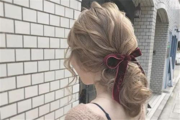 染發(fā)掉色快怎么回事 染色掉色后會(huì)變成黑色嗎 染發(fā)掉色快怎么回事 染色掉色后會(huì)變成黑色嗎