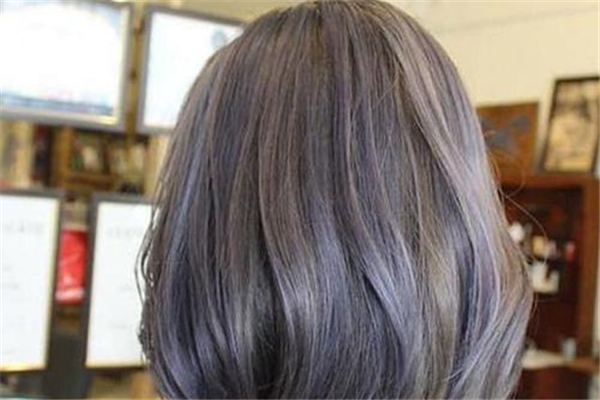 染發(fā)掉色快怎么回事 染色掉色后會(huì)變成黑色嗎 染發(fā)掉色快怎么回事 染色掉色后會(huì)變成黑色嗎