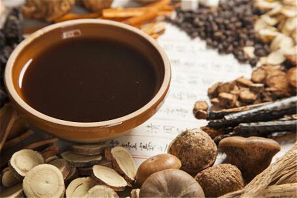 中藥太苦可以加糖嗎 中藥太苦反胃怎么辦 中藥太苦可以加糖嗎 中藥太苦反胃怎么辦