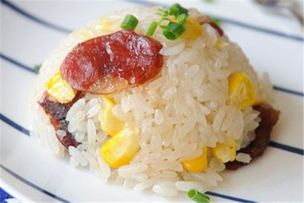 糯米飯用熱水泡還是冷水泡 糯米飯用什么糯米好 糯米飯用熱水泡還是冷水泡 糯米飯用什么糯米好