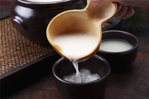 米酒用長糯米還是圓糯米 米酒用什么米做好一些 米酒用長糯米還是圓糯米 米酒用什么米做好一些