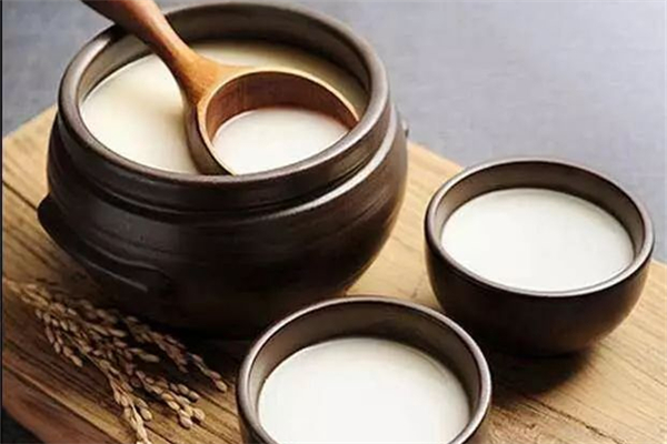 米酒用什么酒曲最好 米酒酒曲比例 米酒用什么酒曲最好 米酒酒曲比例