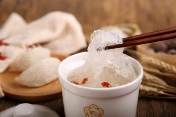 燕窩要空腹吃嗎 燕窩空腹吃還是飯后吃比較好 燕窩要空腹吃嗎 燕窩空腹吃還是飯后吃比較好