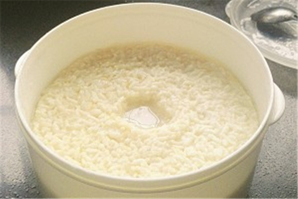 米酒做出來的有點酸是什么原因 米酒酸的可以喝嗎 米酒做出來的有點酸是什么原因 米酒酸的可以喝嗎