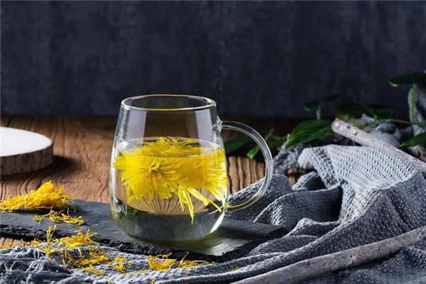 菊花茶泡了為什么會(huì)變綠 菊花茶怎么泡才正確 菊花茶泡了為什么會(huì)變綠 菊花茶怎么泡才正確