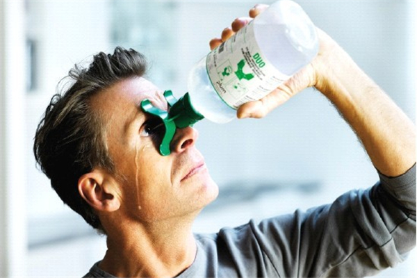 洗眼液對(duì)眼睛好不好 洗眼液對(duì)近視眼有幫助嗎 洗眼液對(duì)眼睛好不好 洗眼液對(duì)近視眼有幫助嗎