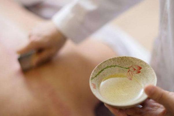 刮痧要注意哪些事項(xiàng) 刮痧要刮哪些部位 刮痧要注意哪些事項(xiàng) 刮痧要刮哪些部位