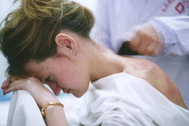 刮痧的原理和作用 刮痧的顏色各代表什么 刮痧的原理和作用 刮痧的顏色各代表什么