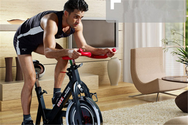 動(dòng)感單車(chē)減肥效果好還是跑步機(jī)效果好 動(dòng)感單車(chē)減肥一個(gè)月能瘦多少