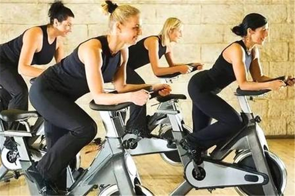 騎動(dòng)感單車能瘦哪些部位 騎動(dòng)感單車的正確姿勢(shì) 騎動(dòng)感單車能瘦哪些部位 騎動(dòng)感單車的正確姿勢(shì)