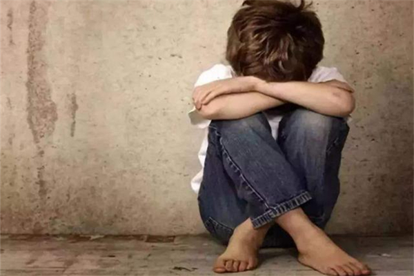 自卑會(huì)導(dǎo)致自閉癥嗎 自卑會(huì)引起什么心理疾病 自卑會(huì)導(dǎo)致自閉癥嗎 自卑會(huì)引起什么心理疾病