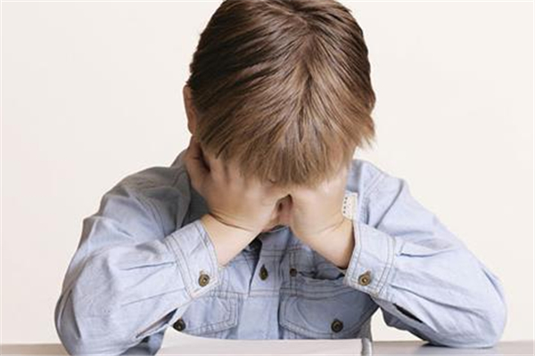 自卑會(huì)導(dǎo)致自閉癥嗎 自卑會(huì)引起什么心理疾病 自卑會(huì)導(dǎo)致自閉癥嗎 自卑會(huì)引起什么心理疾病