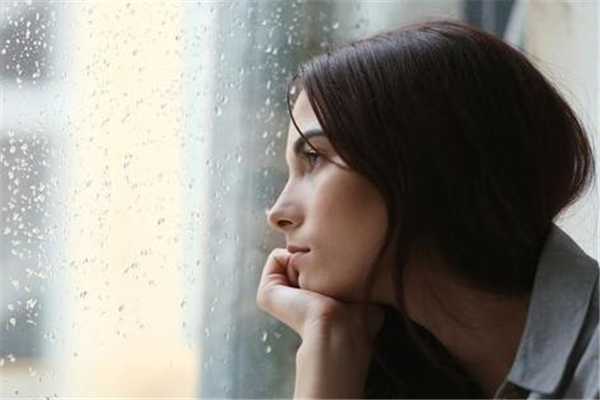 自卑的人怎么治愈自己 自卑的人怎么提高自信 自卑的人怎么治愈自己 自卑的人怎么提高自信