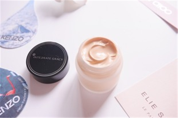 遮瑕用刷子還是美妝蛋 遮瑕用比自己膚色深還是淺的 遮瑕用刷子還是美妝蛋 遮瑕用比自己膚色深還是淺的