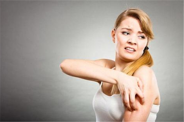 蕁麻疹會(huì)導(dǎo)致手指腫嗎 蕁麻疹的危害 蕁麻疹會(huì)導(dǎo)致手指腫嗎 蕁麻疹的危害