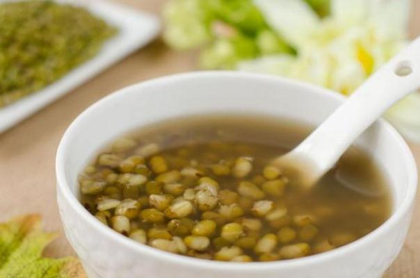 綠豆湯隔夜會(huì)中毒 綠豆湯隔夜了還能喝嗎 綠豆湯隔夜會(huì)中毒 綠豆湯隔夜了還能喝嗎