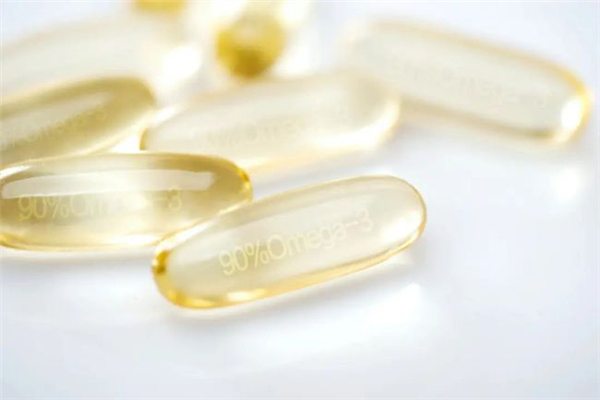 魚油膠囊可以空腹服用嗎 吃魚油膠囊要注意什么 魚油膠囊可以空腹服用嗎 吃魚油膠囊要注意什么