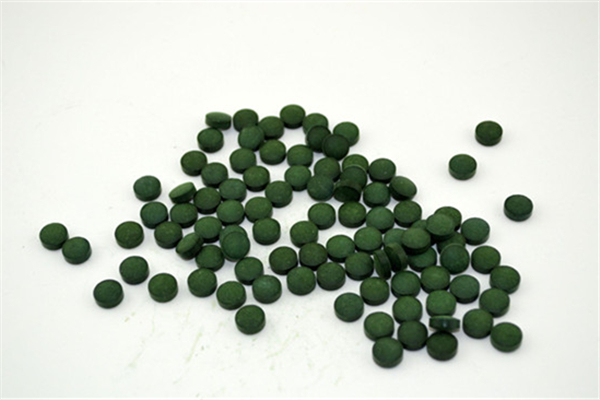 螺旋藻片咀嚼還是吞服 螺旋藻片的正確吃法和功效 螺旋藻片咀嚼還是吞服 螺旋藻片的正確吃法和功效