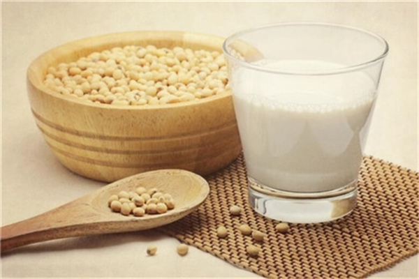 豆?jié){喝無糖的好還是加糖的好 豆?jié){會不會長胖 豆?jié){喝無糖的好還是加糖的好 豆?jié){會不會長胖