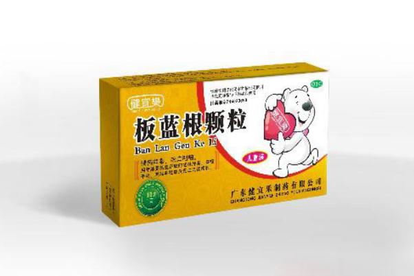 板藍根顆粒對咽喉炎有用嗎 板藍根顆?？梢钥崭购葐?></p><h3>板藍根顆粒可以預防感冒嗎?</h3><p>板藍根顆粒并沒有確切的預防感冒的作用，但是對于感冒引發(fā)的一些上呼吸道感染，具有一定的消炎作用，效果是比較好的，首先，板藍根顆?？梢郧鍩峤舛荆瑢τ诰徑馍虾粑栏腥疽l(fā)的一些咽喉腫痛，扁桃體發(fā)炎都具有很好的作用，而且副作用極少，即使是懷孕的婦女，哺乳期的婦女也是可以使用板藍根顆粒來進行緩解的。出現(xiàn)了感冒的現(xiàn)象，還要注意多喝水、多休息、多吃一些新鮮的水果和蔬菜，對于促進感冒的康復，幫助是比較大的，因為維生素C含量比較豐富。板藍根是一種中藥材，是一種抗病毒的藥物，可以調(diào)節(jié)體內(nèi)陰陽的平衡，具有清熱解毒，去火，涼血等功能?？梢栽鰪姍C體的免疫功能，人體的免疫力增強了，機體健康，才會更好的防止感冒病毒的侵襲。預防感冒還可以加強自身的鍛煉，經(jīng)常性的做一些有氧運動，短跑，或者是保持一個良好的飲食習慣，可以更好的預防感冒。</p><p style=
