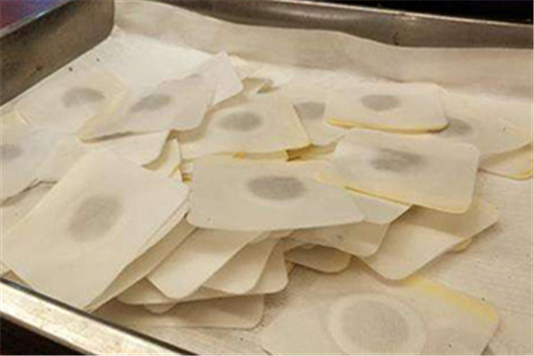 三伏貼貼完多久可以洗澡 三伏貼貼完要注意什么 三伏貼貼完多久可以洗澡 三伏貼貼完要注意什么