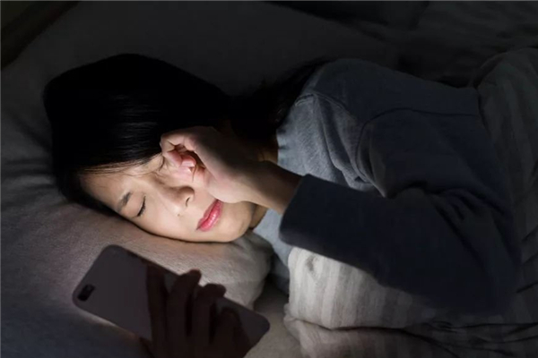 眼睛里有血絲會(huì)傳染嗎 眼睛里有血絲會(huì)失明嗎 眼睛里有血絲會(huì)傳染嗎 眼睛里有血絲會(huì)失明嗎