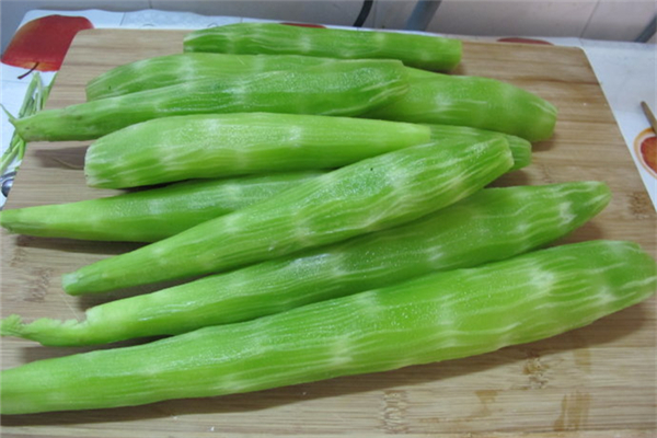 萵筍可以生吃嗎 萵筍生吃好還是熟吃好 萵筍可以生吃嗎 萵筍生吃好還是熟吃好