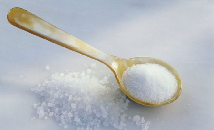 用鹽水洗臉有什么效果 用鹽水洗臉可以美白嗎 用鹽水洗臉有什么效果 用鹽水洗臉可以美白嗎