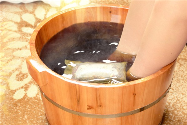 泡腳泡多長時間合適 泡腳泡出一身汗好不好 泡腳泡多長時間合適 泡腳泡出一身汗好不好