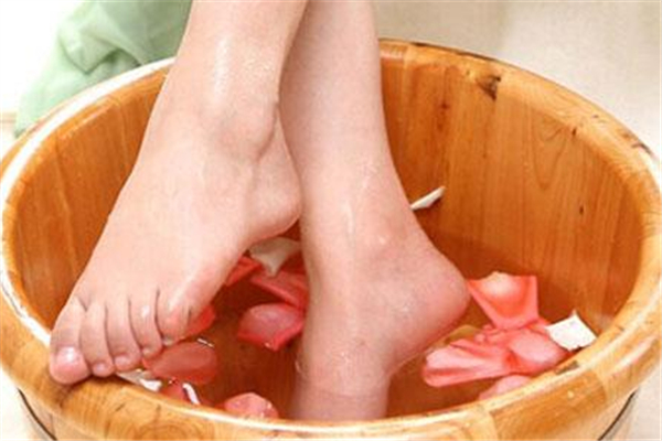 泡腳是冬天泡腳好還是夏天泡腳好 泡腳最佳水溫和時間是多少 泡腳是冬天泡腳好還是夏天泡腳好 泡腳最佳水溫和時間是多少