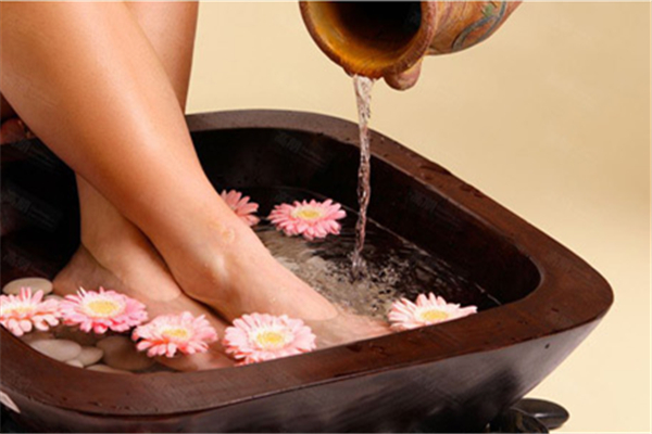 泡腳是冬天泡腳好還是夏天泡腳好 泡腳最佳水溫和時間是多少 泡腳是冬天泡腳好還是夏天泡腳好 泡腳最佳水溫和時間是多少
