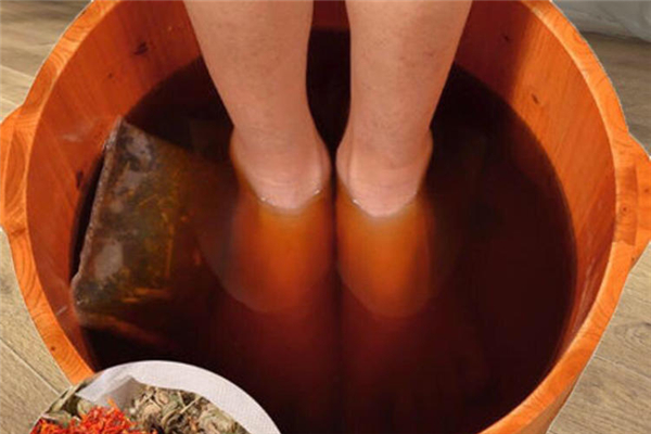 泡腳泡多長時間合適 泡腳泡出一身汗好不好 泡腳泡多長時間合適 泡腳泡出一身汗好不好