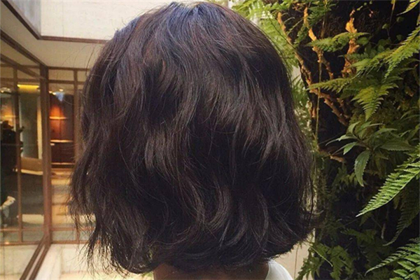 燙發(fā)有哪幾種類(lèi)型 燙發(fā)哪種燙顯頭發(fā)多 燙發(fā)有哪幾種類(lèi)型 燙發(fā)哪種燙顯頭發(fā)多