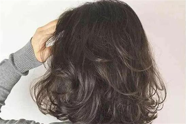 燙發(fā)后多久可以洗頭 燙發(fā)后洗頭是自然干還是吹干 燙發(fā)后多久可以洗頭 燙發(fā)后洗頭是自然干還是吹干