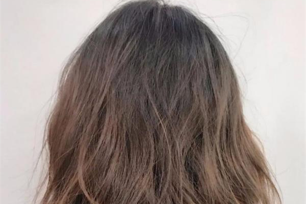 燙發(fā)后頭發(fā)干枯毛躁怎么護理 燙發(fā)后頭發(fā)變黃怎么辦 燙發(fā)后頭發(fā)干枯毛躁怎么護理 燙發(fā)后頭發(fā)變黃怎么辦