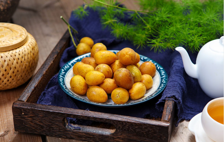 黃皮果泡酒作用與功效 黃皮果泡酒的制作方法 黃皮果泡酒作用與功效 黃皮果泡酒的制作方法