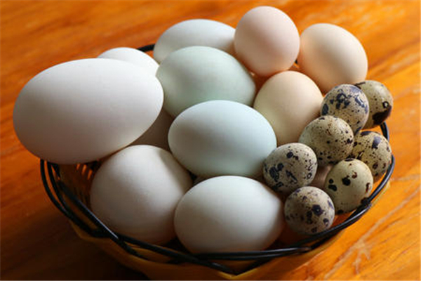 雞蛋隔夜還能不能吃 雞蛋隔夜放冰箱里可以嗎 雞蛋隔夜還能不能吃 雞蛋隔夜放冰箱里可以嗎