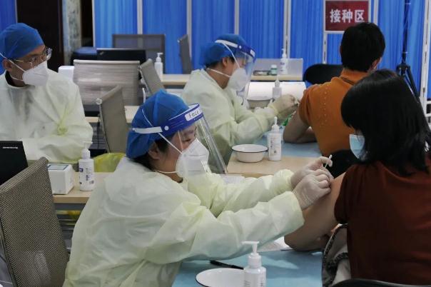 打新冠疫苗可以吃西瓜嗎 打完新冠疫苗忌吃發(fā)物嗎 打新冠疫苗可以吃西瓜嗎 打完新冠疫苗忌吃發(fā)物嗎