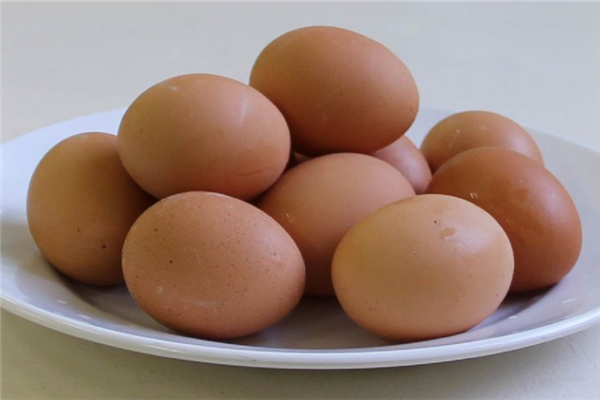 雞蛋紅皮好還是白皮好 雞蛋紅皮和白皮區(qū)別 雞蛋紅皮好還是白皮好 雞蛋紅皮和白皮區(qū)別