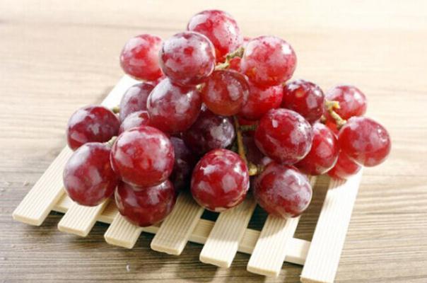 吃紅提對(duì)身體有什么好處 吃提子的好處是什么 吃紅提對(duì)身體有什么好處 吃提子的好處是什么
