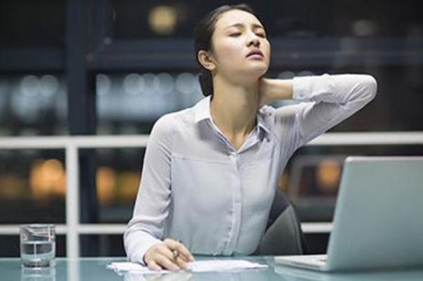 頸椎病會引起背部疼痛嗎 頸椎病會引起胸口痛嗎 頸椎病會引起背部疼痛嗎 頸椎病會引起胸口痛嗎