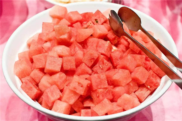 西瓜有維生素C嗎 西瓜有什么營養(yǎng)價值 西瓜有維生素C嗎 西瓜有什么營養(yǎng)價值