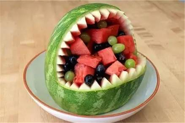 西瓜有維生素C嗎 西瓜有什么營養(yǎng)價值 西瓜有維生素C嗎 西瓜有什么營養(yǎng)價值