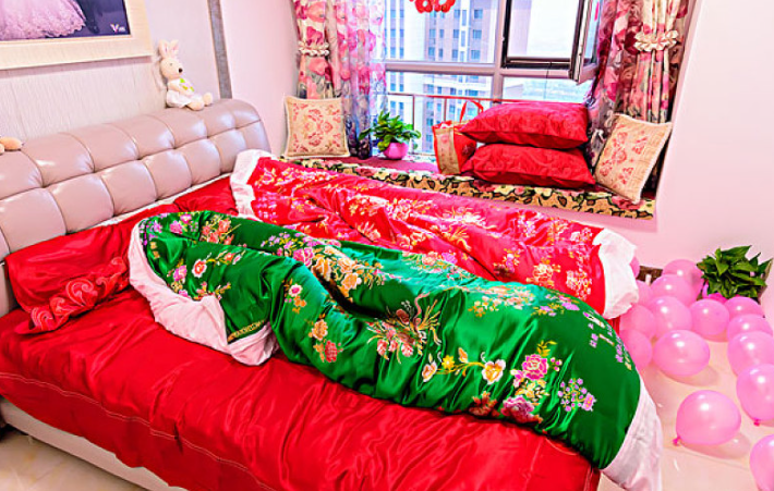 被子曬完為什么會(huì)有股味道 被子曬幾個(gè)小是比較好 被子曬完為什么會(huì)有股味道 被子曬幾個(gè)小是比較好