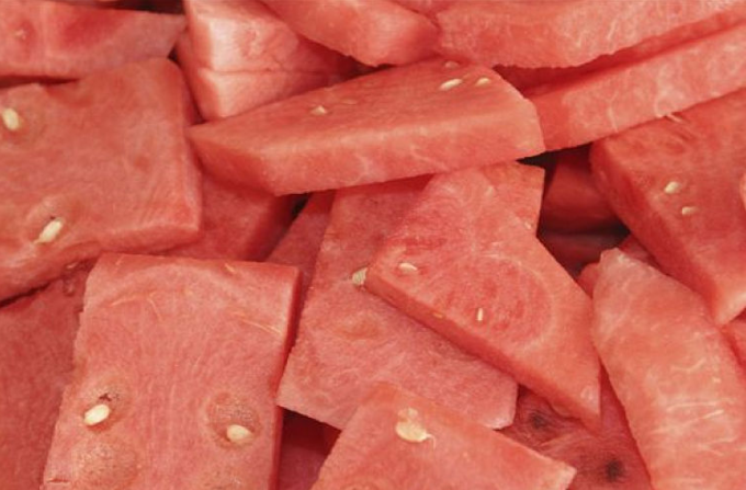 夏天吃西瓜有什么好處和壞處 夏天吃西瓜減肥還是增肥 夏天吃西瓜有什么好處和壞處 夏天吃西瓜減肥還是增肥