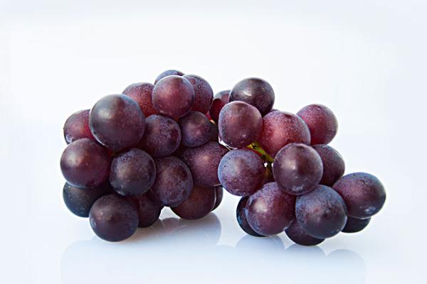 巨峰葡萄可以多吃嗎 巨峰葡萄吃多了會上火嗎 巨峰葡萄可以多吃嗎 巨峰葡萄吃多了會上火嗎
